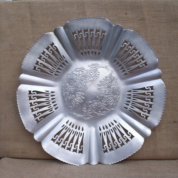 Vintage Farber & Shlevin Poinsettia Aluminum Serving Tray - Picture 1 of 16